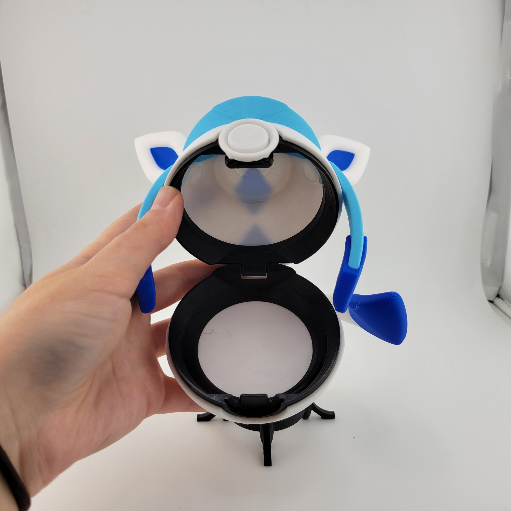 3D printed Glaceon-themed Poké Ball with frosty blue and white design, snowflake details, and a functional latch, inspired by Ice-type Eeveelution.