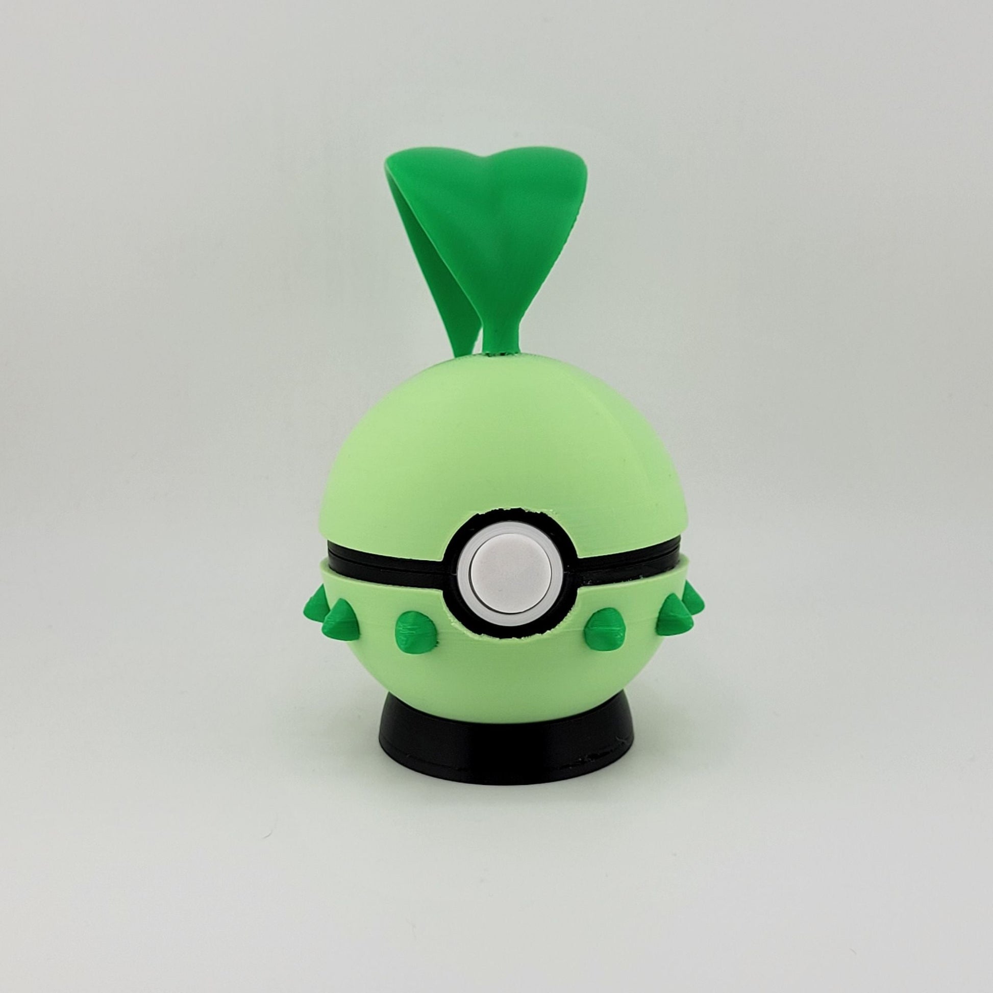 3D printed Chikorita Pokeball with leaf details and functional latch, designed as a nature-inspired Pokémon collectible.